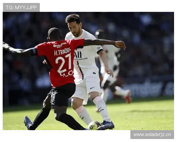 巴萨进攻体系过度依赖边路，战术结构失衡对整体进攻效率造成影响