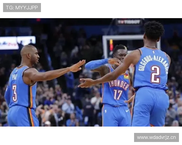 保罗乔治打球带队友逛奢侈品店，这队友估计工资条都吓蒙了吧？