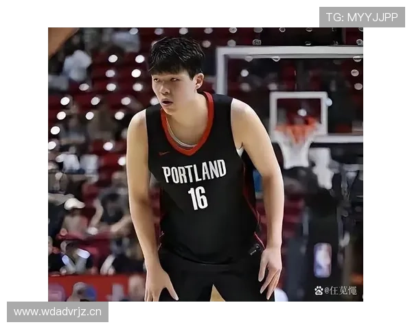 杨瀚森私下竟然这么佛系？球场上拼到爆，生活里像个大懒猫？