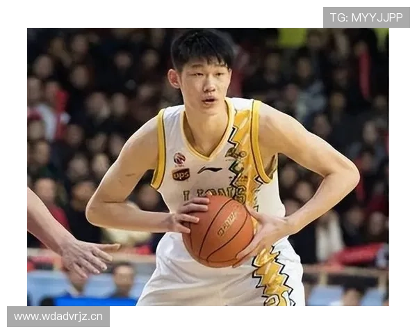 胡金秋赛季穿的拖鞋比我家地毯还贵，这日常真让人尴尬